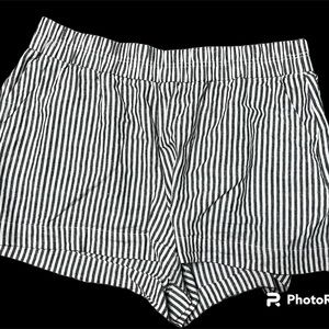 Size XL striped shorts. Seersucker blue and white.